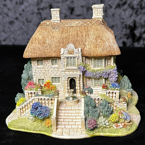Lilliput Lane | River Meadow Manor | Collectors' Club - Picture 3 of 15